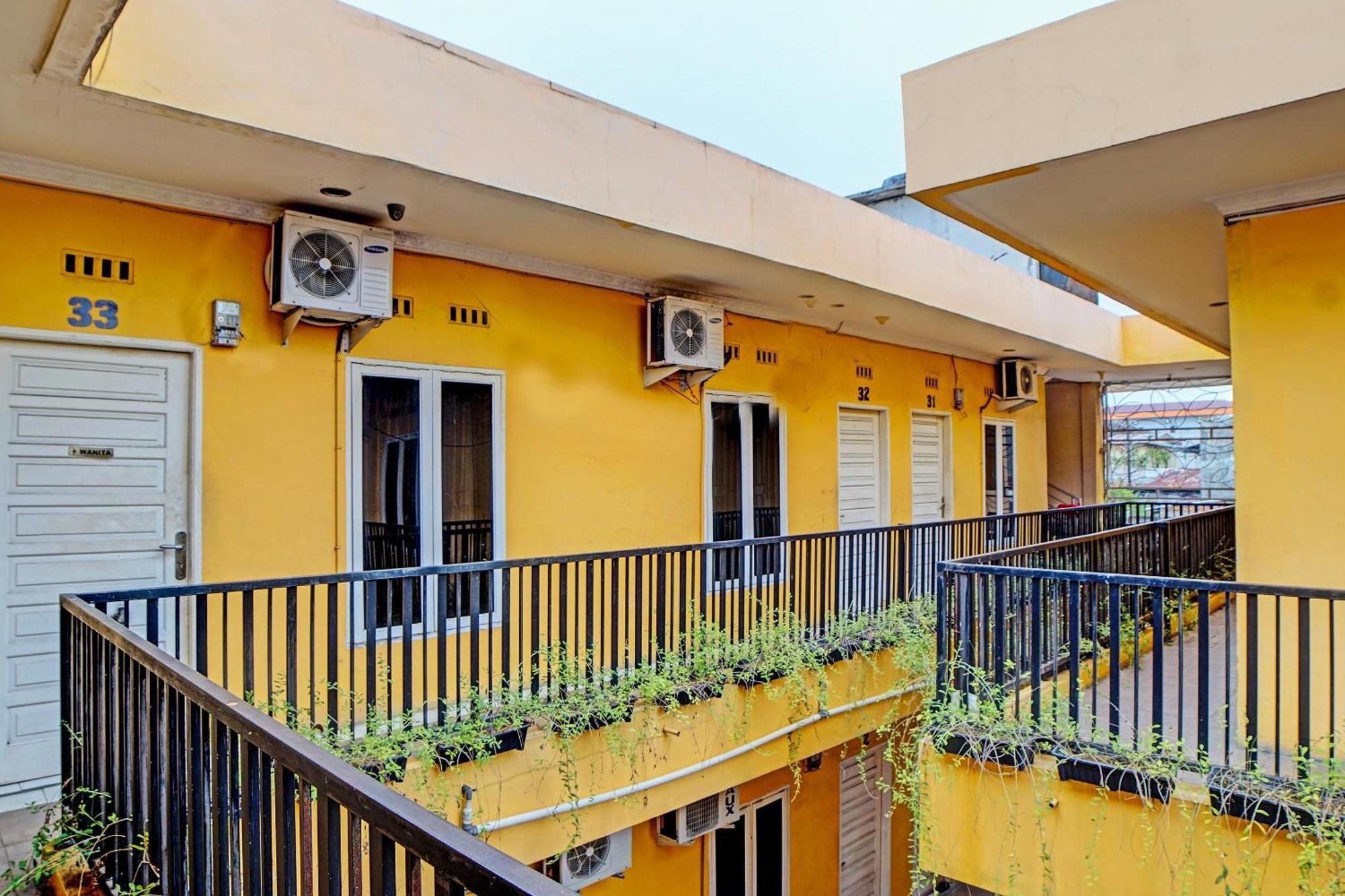 Oyo 91418 Kantil Homestay Syariah Sunggal ภายนอก รูปภาพ