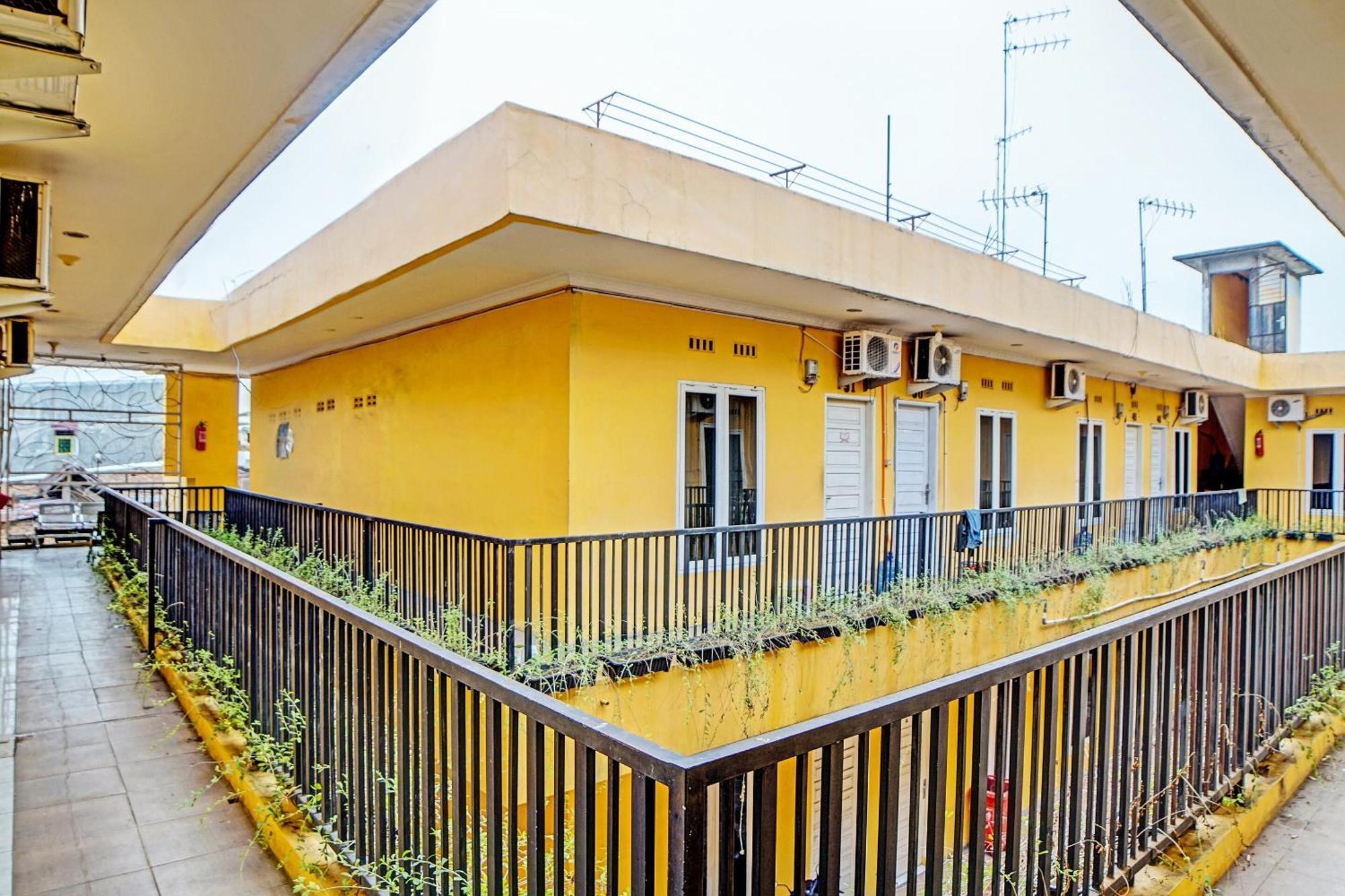 Oyo 91418 Kantil Homestay Syariah Sunggal ภายนอก รูปภาพ